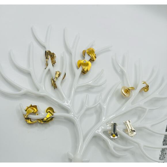 Set of 5 Clip Earrings- Vintage and Modern - Picture 3 of 9